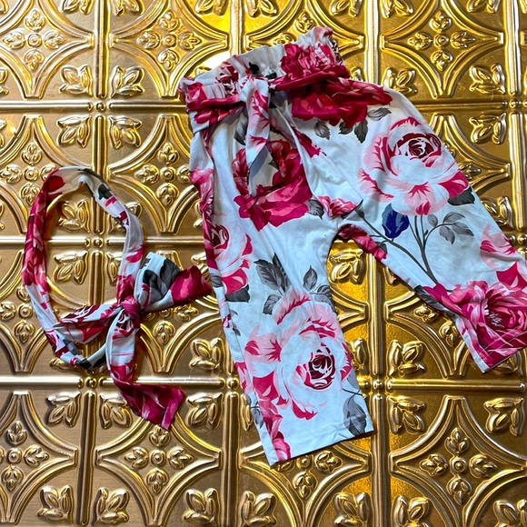 Baby Girl Floral Oufit with belt & head wrap - Picture 2 of 3